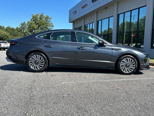 2024 Hyundai SONATA Hybrid SE