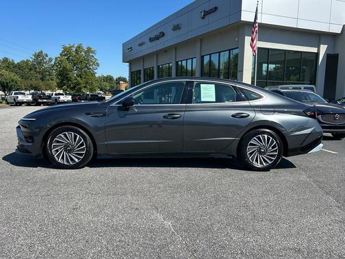 2024 Hyundai SONATA Hybrid SE