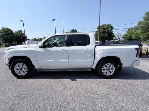 Glacier White 2023 Nissan Frontier SV