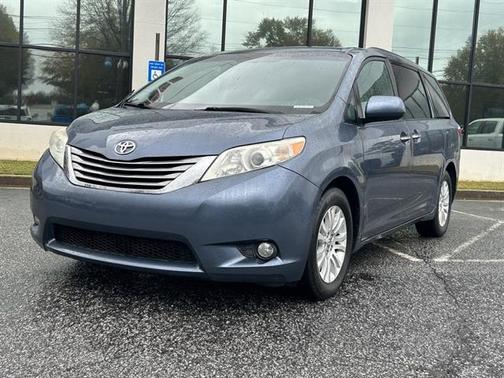 2017 Toyota Sienna XLE
