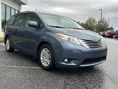 2017 Toyota Sienna XLE