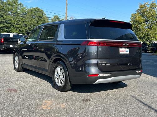 2024 Kia Carnival LX