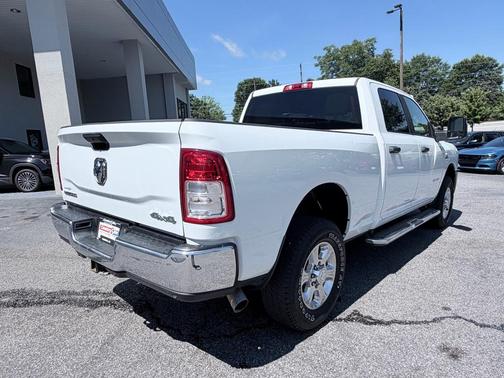Bright White Clearcoat 2024 RAM 2500 Big Horn Crew Cab 4x4 6'4' Box
