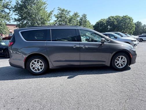 Granite Crystal Metallic Clearcoat 2022 Chrysler Pacifica Touring L