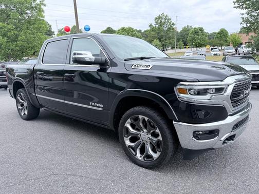 Diamond Black Crystal Pearlcoat 2023 RAM 1500 Limited