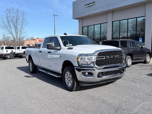 2024 RAM 3500 Big Horn Crew Cab 4x4 8' Box