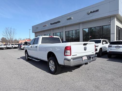 2024 RAM 3500 Big Horn Crew Cab 4x4 8' Box