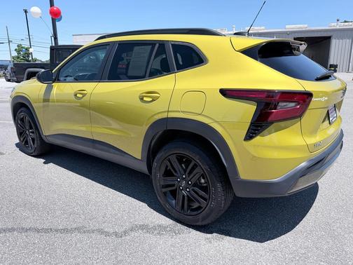 Nitro Yellow Metallic 2024 Chevrolet Trax FWD ACTIV