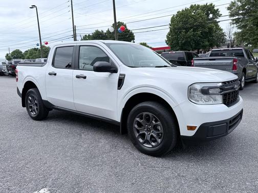Oxford White 2024 Ford Maverick XLT