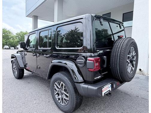 Black Clearcoat 2025 Jeep Wrangler 4-Door Sahara 4x4