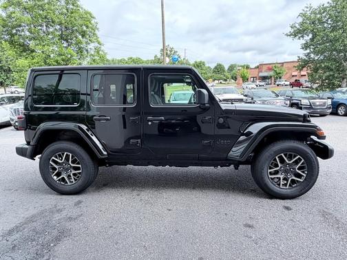 Black Clearcoat 2025 Jeep Wrangler 4-Door Sahara 4x4