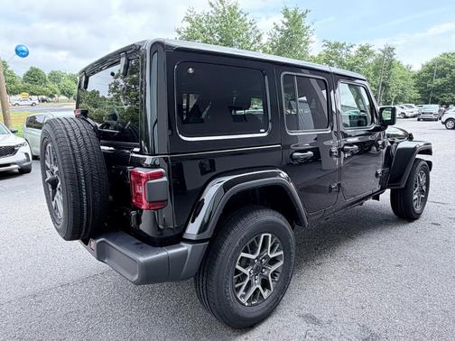 Black Clearcoat 2025 Jeep Wrangler 4-Door Sahara 4x4