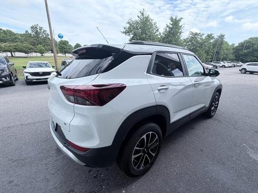 Summit White 2025 Chevrolet Trailblazer LT