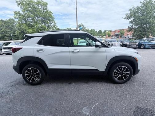 Summit White 2025 Chevrolet Trailblazer LT