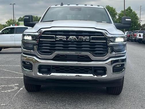 2025 RAM 2500 Tradesman Crew Cab 4x4 6'4' Box