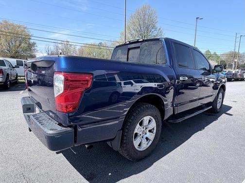 2018 Nissan Titan SV