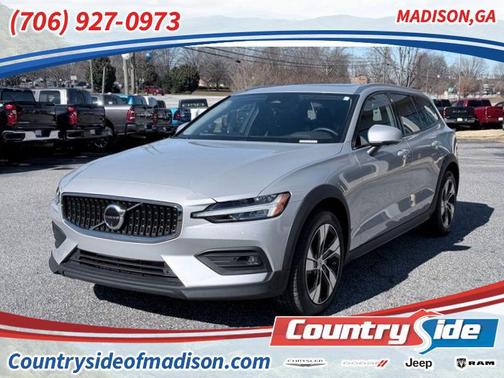 2025 Volvo V60 Cross Country Plus, B5 AWD Gas (mild hybrid)