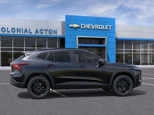 Mosaic Black Metallic 2026 Chevrolet Trax LT