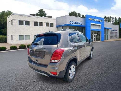 Stone Gray Metallic 2022 Chevrolet Trax LT