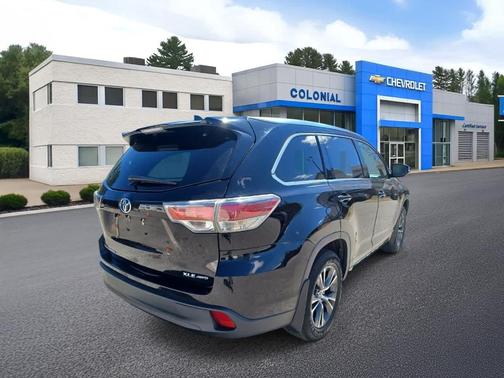 Midnight Black Metallic 2016 Toyota Highlander XLE