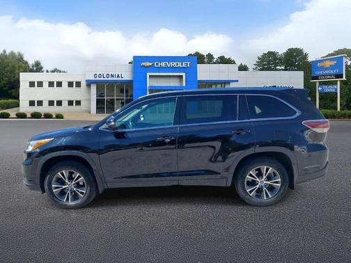 Midnight Black Metallic 2016 Toyota Highlander XLE