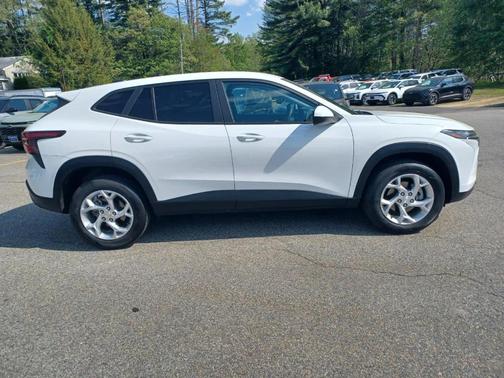 Summit White 2024 Chevrolet Trax LS