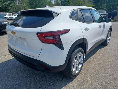 Summit White 2024 Chevrolet Trax LS