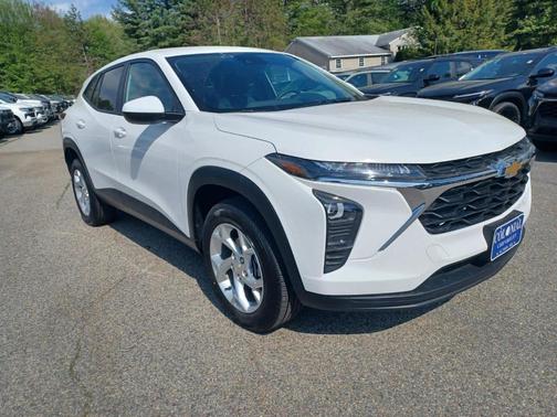 Summit White 2024 Chevrolet Trax LS
