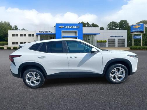 Summit White 2024 Chevrolet Trax LS