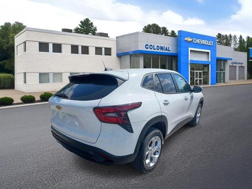 Summit White 2024 Chevrolet Trax LS