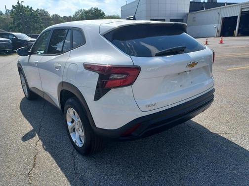 Summit White 2024 Chevrolet Trax LS