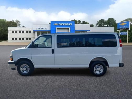 2025 Chevrolet Express 3500 LS