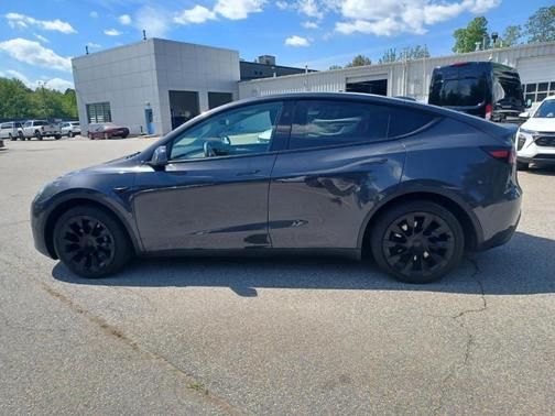 Gray 2024 Tesla Model Y Long Range