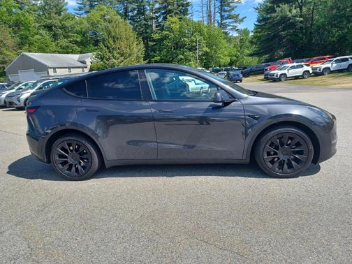 Gray 2024 Tesla Model Y Long Range