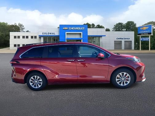 2022 Toyota Sienna XLE