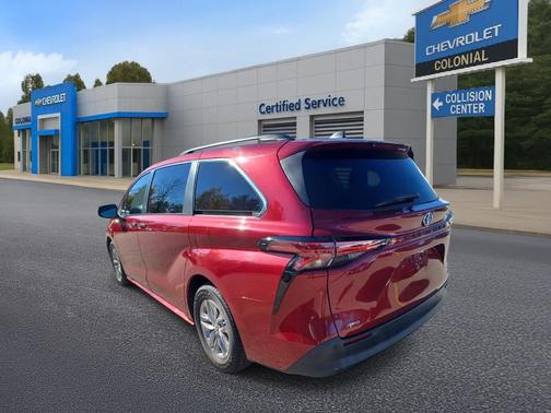 2022 Toyota Sienna XLE