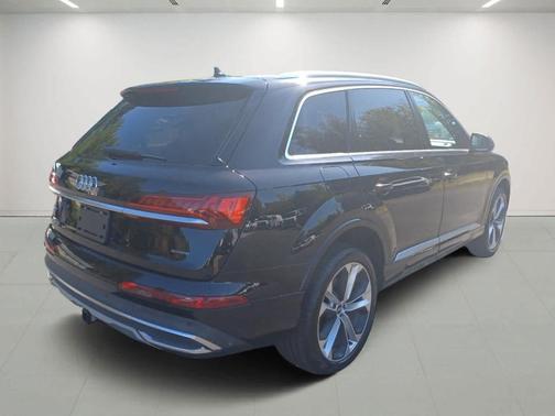 2021 Audi Q7 55 Premium Plus