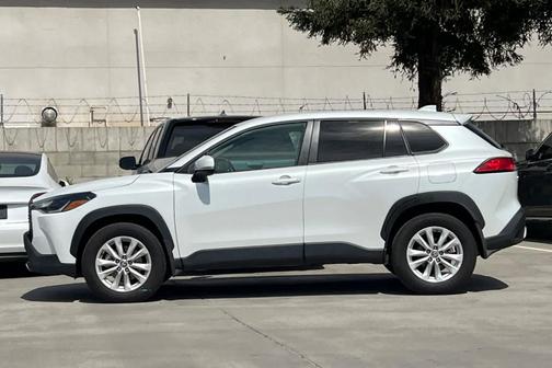 2024 Toyota Corolla Cross LE