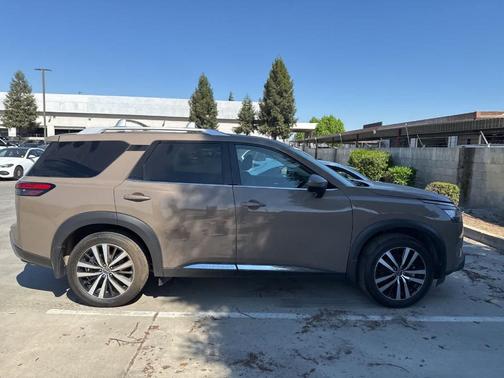 2024 Nissan Pathfinder Platinum
