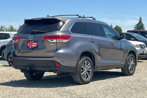 Predawn Gray Mica 2019 Toyota Highlander Hybrid XLE