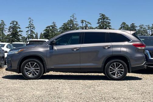 Predawn Gray Mica 2019 Toyota Highlander Hybrid XLE