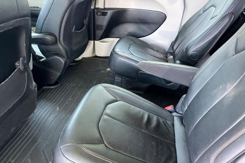 Billet Silver Metallic Clearcoat 2017 Chrysler Pacifica Touring-L