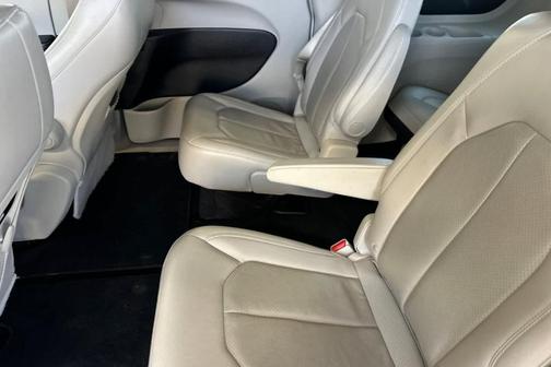 2021 Chrysler Pacifica Touring-L