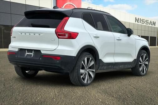2022 Volvo XC40 Recharge Pure Electric P8 Twin Plus