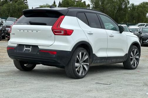 2022 Volvo XC40 Recharge Pure Electric P8 Twin Plus