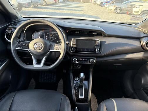 2019 Nissan Kicks SR