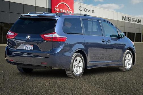 Parisian Night Pearl 2018 Toyota Sienna LE