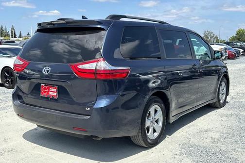 Parisian Night Pearl 2018 Toyota Sienna LE