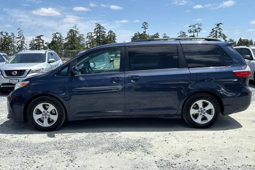 Parisian Night Pearl 2018 Toyota Sienna LE