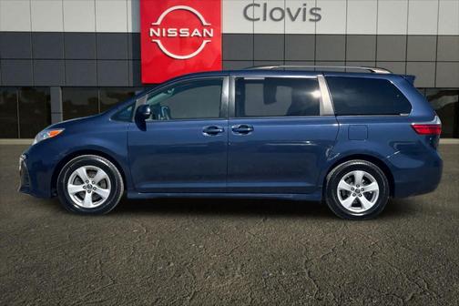 Parisian Night Pearl 2018 Toyota Sienna LE